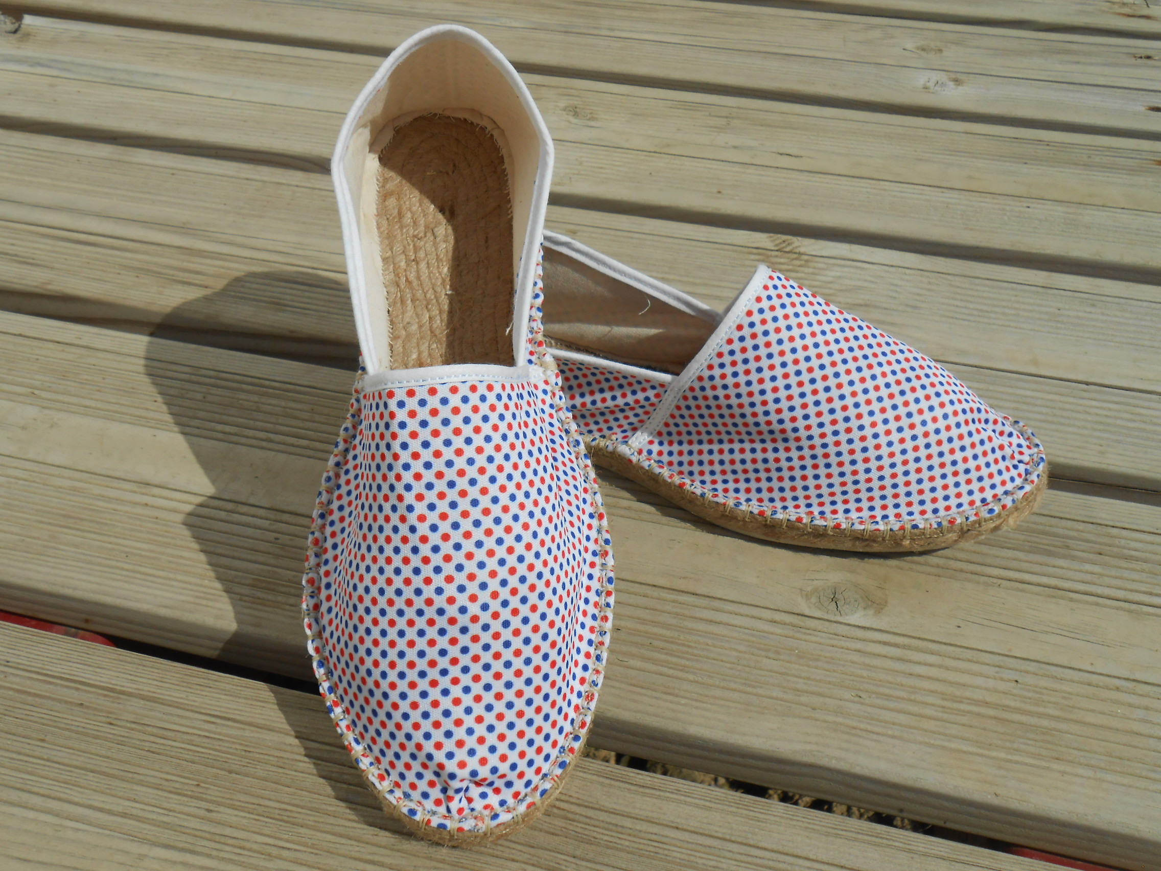 Espadrilles à pois bleu blanc rouge taille 40