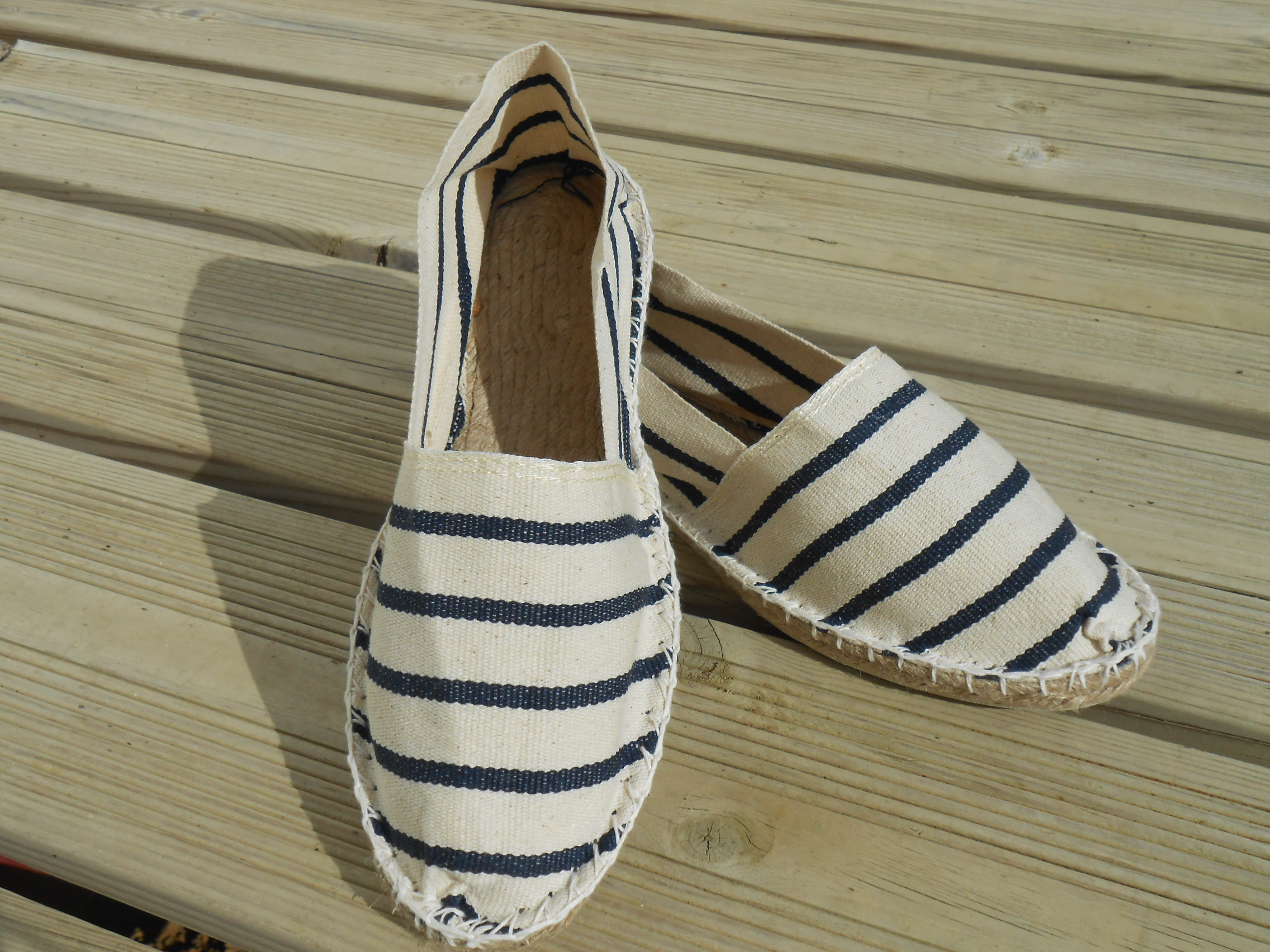 Espadrilles marines et blanches taille 42